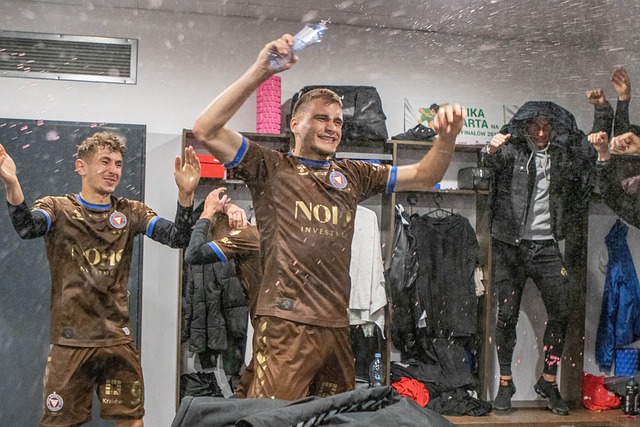 枪手近6次对阵热刺5胜1平，后者本赛季客场不败&积分最多