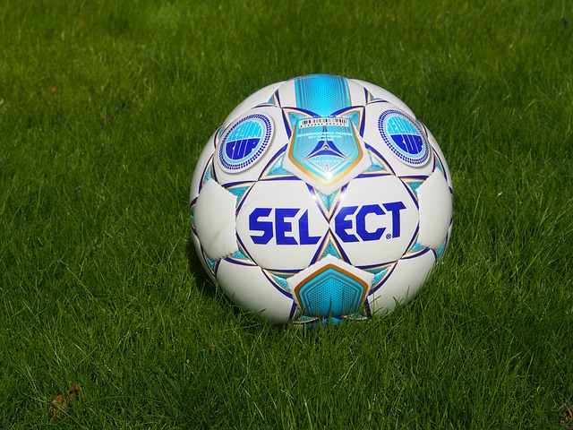 萨顿批萨拉赫：状态大幅下滑该接受替补，还自视甚高令人尴尬